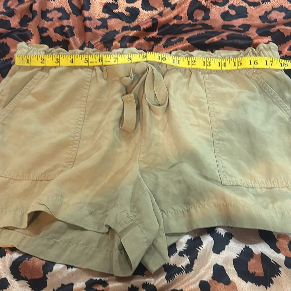 LOFT Khaki Color Shorts‎